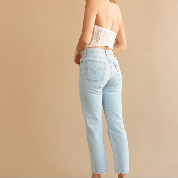 SOLD Levi’s Wedgie Straight Jean - Picture 5 of 5